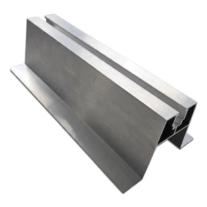 Schuin trapeziumbrugstuk met EPDM-afdichting H63 L330 – aluminium dakadapter PV